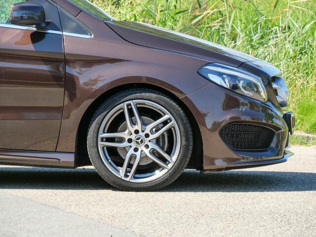 Mercedes-Benz B-KLASSE 180 Business Solution AMG Upgrade Edition | CAMERA | TREKHAAK | NAVIGATIE |