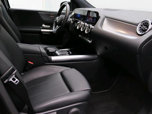 Mercedes-Benz B-KLASSE 180 Business Solution Luxury Ledkoplampen | Parkeerpakket met achteruitrijcamera | Sfeerverlichting | Easy-Pack achterklep | Stoelverwarming. Inclusief 24 maanden MB Certified garantie voor Europa.