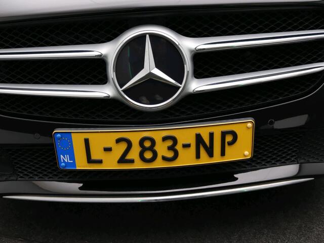 Mercedes-Benz B-KLASSE 180 Business Solution Luxury Ledkoplampen | Parkeerpakket met achteruitrijcamera | Sfeerverlichting | Easy-Pack achterklep | Stoelverwarming. Inclusief 24 maanden MB Certified garantie voor Europa.