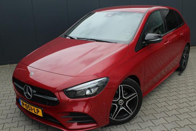 Mercedes-Benz B-KLASSE 200 Business Solution AMG | Incl. 12 Maanden garantie | Stoelverwarming | Elektrische trekhaak | Cruise control | Climate control | Parkeersensoren | Parkeercamera | Navigatie |