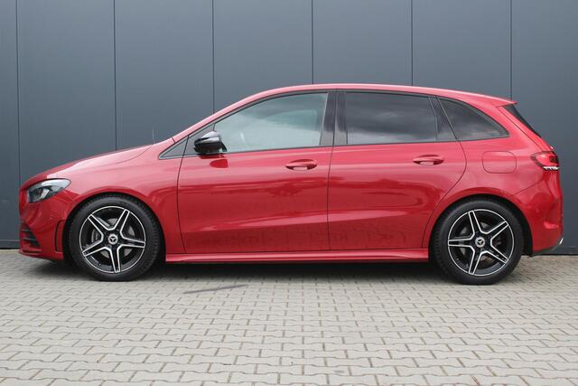 Mercedes-Benz B-KLASSE 200 Business Solution AMG | Incl. 12 Maanden garantie | Stoelverwarming | Elektrische trekhaak | Cruise control | Climate control | Parkeersensoren | Parkeercamera | Navigatie |