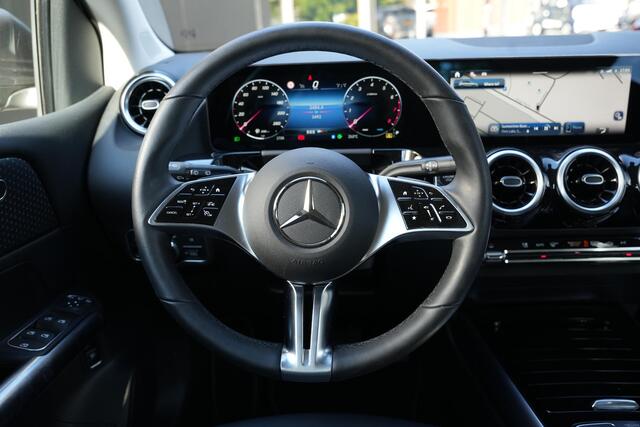 Mercedes-Benz B-KLASSE 180 Progressive Line Advanced Trekhaak Winterpakket MBUX Navi Camera