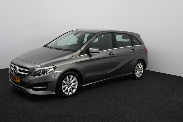 Mercedes-Benz B-KLASSE 180 Ambition/ 16'' LMV/ LED Koplampen/ Keyless-GO/ Apple + Android/ Regensensor/ Navi/ Airco/ Cruise/ Bluetooth/ Multi. LEDER. Stuur/ PDC V+A/ Chroom.