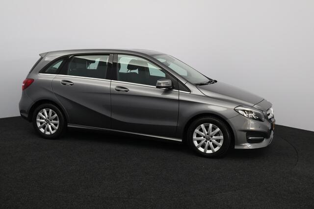 Mercedes-Benz B-KLASSE 180 Ambition/ 16'' LMV/ LED Koplampen/ Keyless-GO/ Apple + Android/ Regensensor/ Navi/ Airco/ Cruise/ Bluetooth/ Multi. LEDER. Stuur/ PDC V+A/ Chroom.