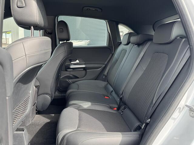 Mercedes-Benz B-KLASSE 180 Business Solution incl. Trekhaak Afneembaar!