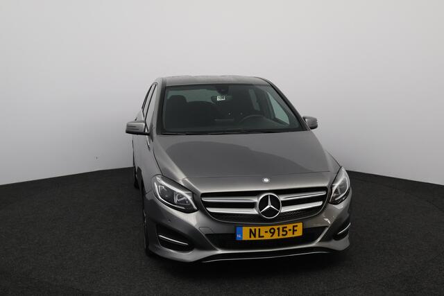Mercedes-Benz B-KLASSE 180 Business Solution/ Trekhaak/ 18'' LMV/ LED Koplampen/ Camera/ Keyless-GO/ Stoelverw./ Zwarte-Hemel/ Sportstoelen/ Navi/ Bluetooth/ Multi. Sportstuur/ PDC V+A/ Chroom/ Extra getint glas.