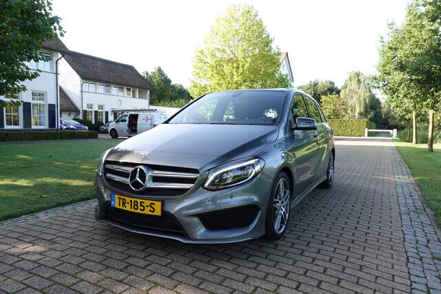 Mercedes-Benz B-KLASSE 180 Business Solution AMG | 1ste eigenaar | Panorama dak | Stoelverwarming | Navi | NAP | LED |