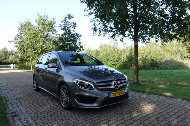 Mercedes-Benz B-KLASSE 180 Business Solution AMG | 1ste eigenaar | Panorama dak | Stoelverwarming | Navi | NAP | LED |
