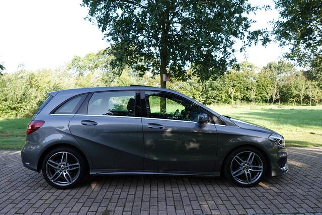 Mercedes-Benz B-KLASSE 180 Business Solution AMG | 1ste eigenaar | Panorama dak | Stoelverwarming | Navi | NAP | LED |