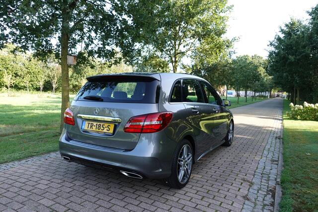 Mercedes-Benz B-KLASSE 180 Business Solution AMG | 1ste eigenaar | Panorama dak | Stoelverwarming | Navi | NAP | LED |
