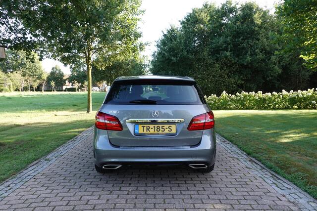 Mercedes-Benz B-KLASSE 180 Business Solution AMG | 1ste eigenaar | Panorama dak | Stoelverwarming | Navi | NAP | LED |