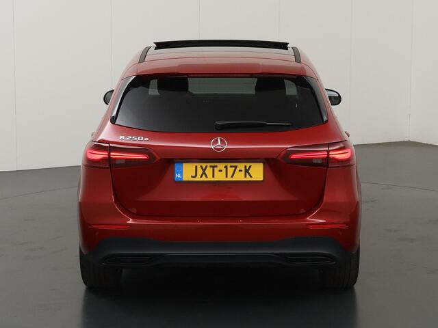 Mercedes-Benz B-KLASSE 250 e Business Solution Luxury Night | Panoramadak | Trekhaak wegklapbaar| Stuurwielverwarming |
