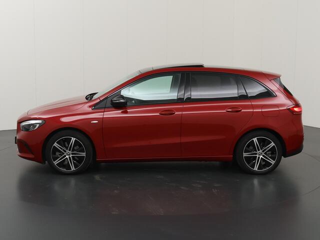 Mercedes-Benz B-KLASSE 250 e Business Solution Luxury Night | Panoramadak | Trekhaak wegklapbaar| Stuurwielverwarming |