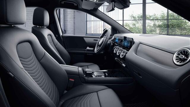 Mercedes-Benz B-KLASSE 220 Launch Edition Premium | 190Pk | Trekhaak 1600kg geremd | Augmented Reality | Sfeerverlichting | Achteruitrijcamera | Apple-/Android Carplay | Stoelverwarming | Elektrische achterklep |