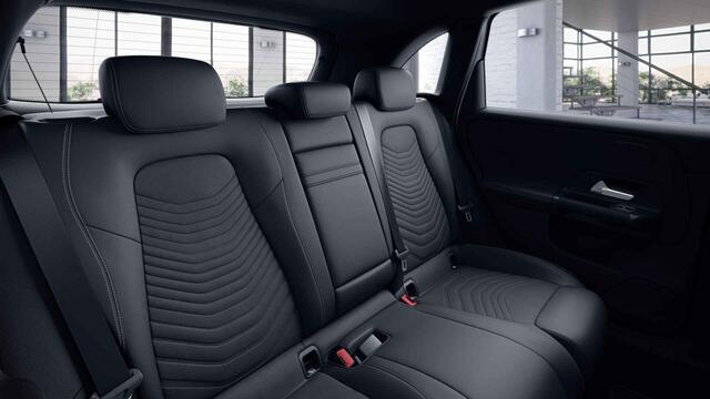Mercedes-Benz B-KLASSE 220 Launch Edition Premium | 190Pk | Trekhaak 1600kg geremd | Augmented Reality | Sfeerverlichting | Achteruitrijcamera | Apple-/Android Carplay | Stoelverwarming | Elektrische achterklep |