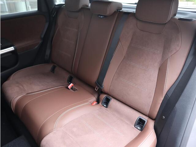 Mercedes-Benz B-KLASSE 180 Business Solution AMG l Keyless l Achteruitrij camera l Stoelverwarming