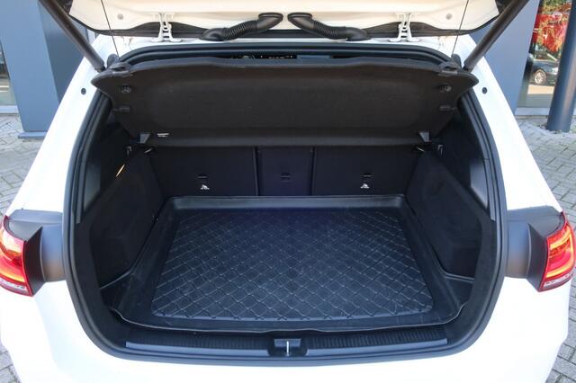 Mercedes-Benz B-KLASSE B180, AMG-Line, Dodehoek, Stoelverw, Trekhaak, Burmester incl subwoofer etc.