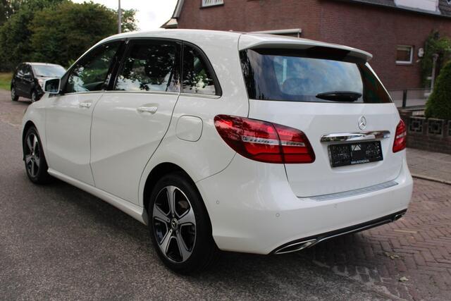 Mercedes-Benz B-KLASSE 180 Blue Efficiency Ambition LED, Navi, Half Leer, Garantie!