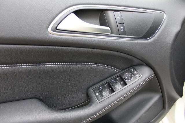 Mercedes-Benz B-KLASSE 180 Blue Efficiency Ambition LED, Navi, Half Leer, Garantie!