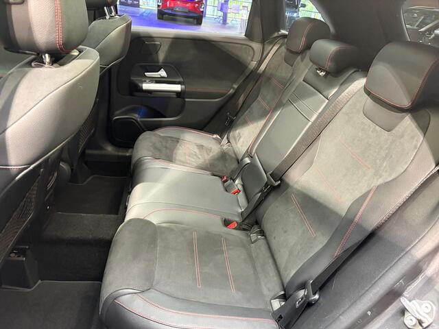 Mercedes-Benz B-KLASSE 180 AMG Line | Panoramadak | Elektrisch verstelbare stoelen | Stoelverwarming | 360º Camera |