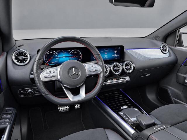 Mercedes-Benz B-KLASSE 180 Business Solution AMG | Panoramadak | Trekhaak Afneembaar | Night Pakket | Achteruitrijcamera | Memory Pakket | Sfeerverlichting | Stoelverwarming | Advanced Sound System | Dodehoekassistentie | Multibeam LED | Keyless-GO | Elektrisch Bedienbare Achterklep