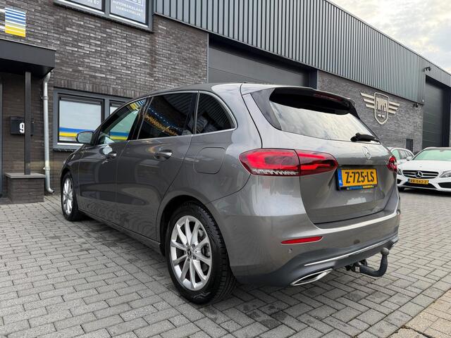 Mercedes-Benz B-KLASSE 180 Business Solution AMG | 1E EIGENAAR | 3/6/12MND GARANTIE | LEDER | LED | AUTOMAAT | DAB | CARPLAY | CRUISE | CLIMA | STOELVERWM. |