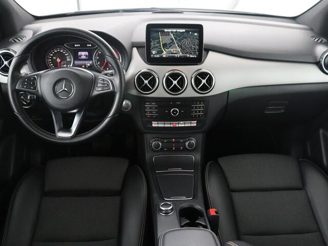 Mercedes-Benz B-KLASSE 200 Prestige | Panoramadak | Half leder | Stoelverwarming | Cruise control | Navigatie | Bluetooth | Climate control | Park assist | Full LED | 17" velgen