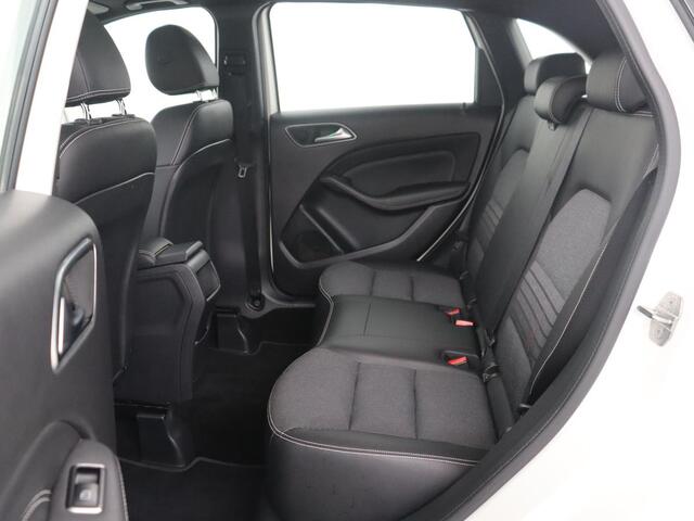 Mercedes-Benz B-KLASSE 200 Prestige | Panoramadak | Half leder | Stoelverwarming | Cruise control | Navigatie | Bluetooth | Climate control | Park assist | Full LED | 17" velgen