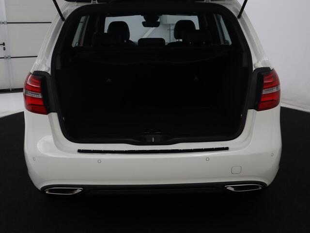Mercedes-Benz B-KLASSE 200 Prestige | Panoramadak | Half leder | Stoelverwarming | Cruise control | Navigatie | Bluetooth | Climate control | Park assist | Full LED | 17" velgen
