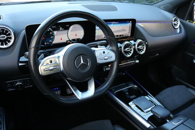 Mercedes-Benz B-KLASSE 200 Aut AMG Pakket AMG NightPakket (Panoramadak Sportleder Navi/Camera Sfeer Trekhaak Full-Led PrivacyGlass Pdc V+A)