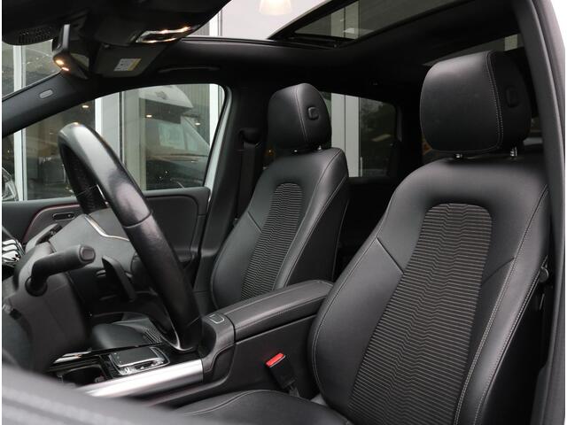 Mercedes-Benz B-KLASSE 180 | Panoramadak | Trekhaak | Sfeerverlichting | Apple Carplay