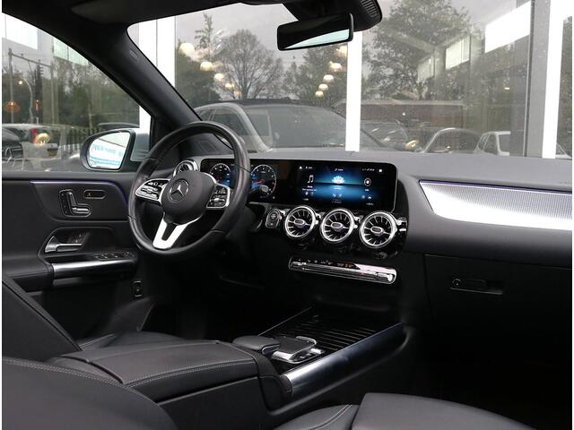 Mercedes-Benz B-KLASSE 180 | Panoramadak | Trekhaak | Sfeerverlichting | Apple Carplay