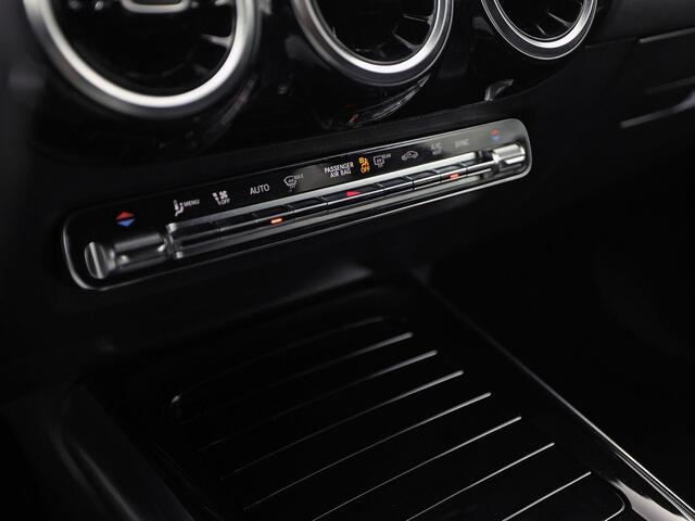 Mercedes-Benz B-KLASSE 200 Business Solution Luxury 163Pk Automaat (GROOT NAVI, LEDER, CAMERA, GETINT GLAS, SPORTSTOELEN, STOELVERWARMING, TREKHAAK, NIEUWE APK, NIEUWSTAAT)