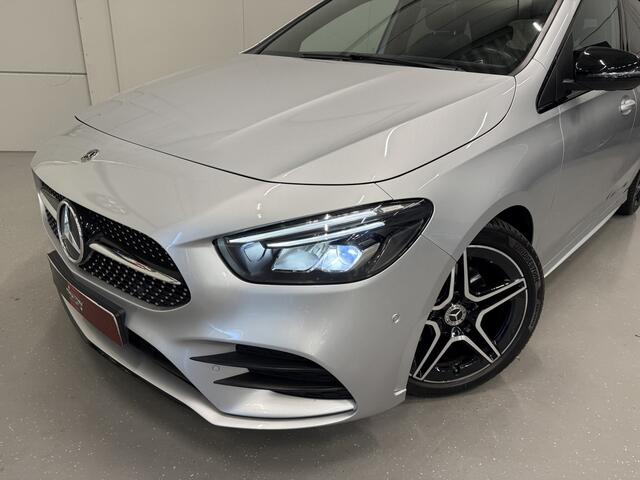 Mercedes-Benz B-KLASSE 200 AMG aut. 58.889KM/PANO/TREKHAAK/MEMORY/LED/CAMERA/CARBON/18" AMG/AMG-SPORT-STOELEN/DODE-HOEK/LANE-ASSIST/EL.A.KLEP/PRIVACY/DONKERE-HEMEL/NIGHT-PAKKET/IRIDIUM-SILVER/UNIEKE AUTO,ABSOLUTE NIEUWSTAAT