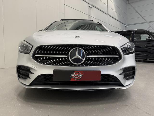 Mercedes-Benz B-KLASSE 200 AMG aut. 58.889KM/PANO/TREKHAAK/MEMORY/LED/CAMERA/CARBON/18" AMG/AMG-SPORT-STOELEN/DODE-HOEK/LANE-ASSIST/EL.A.KLEP/PRIVACY/DONKERE-HEMEL/NIGHT-PAKKET/IRIDIUM-SILVER/UNIEKE AUTO,ABSOLUTE NIEUWSTAAT