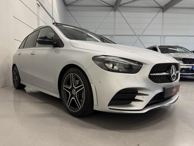 Mercedes-Benz B-KLASSE 200 AMG aut. 58.889KM/PANO/TREKHAAK/MEMORY/LED/CAMERA/CARBON/18" AMG/AMG-SPORT-STOELEN/DODE-HOEK/LANE-ASSIST/EL.A.KLEP/PRIVACY/DONKERE-HEMEL/NIGHT-PAKKET/IRIDIUM-SILVER/UNIEKE AUTO,ABSOLUTE NIEUWSTAAT
