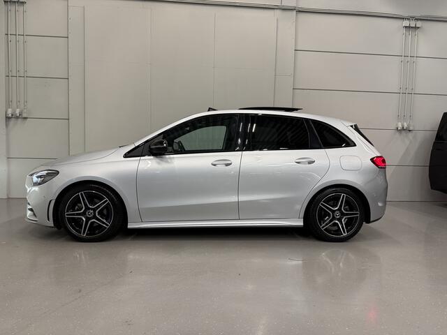 Mercedes-Benz B-KLASSE 200 AMG aut. 58.889KM/PANO/TREKHAAK/MEMORY/LED/CAMERA/CARBON/18" AMG/AMG-SPORT-STOELEN/DODE-HOEK/LANE-ASSIST/EL.A.KLEP/PRIVACY/DONKERE-HEMEL/NIGHT-PAKKET/IRIDIUM-SILVER/UNIEKE AUTO,ABSOLUTE NIEUWSTAAT