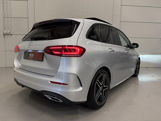 Mercedes-Benz B-KLASSE 200 AMG aut. 58.889KM/PANO/TREKHAAK/MEMORY/LED/CAMERA/CARBON/18" AMG/AMG-SPORT-STOELEN/DODE-HOEK/LANE-ASSIST/EL.A.KLEP/PRIVACY/DONKERE-HEMEL/NIGHT-PAKKET/IRIDIUM-SILVER/UNIEKE AUTO,ABSOLUTE NIEUWSTAAT
