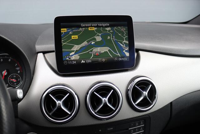 Mercedes-Benz B-KLASSE 180 Automaat | Dealer Onderhouden | Leder | Trekhaak | High Perf. LED | Regensensor | Cruise Control | Privacy Glas | Navigatie |