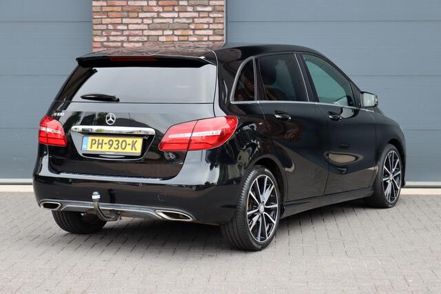 Mercedes-Benz B-KLASSE 180 Automaat | Dealer Onderhouden | Leder | Trekhaak | High Perf. LED | Regensensor | Cruise Control | Privacy Glas | Navigatie |