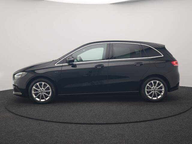 Mercedes-Benz B-KLASSE 250 e Advantage PHEV 218pk Dealer O.H. | Trekhaak Af Fabriek | Adaptive Cruise | Head Up | Burmester Audio | Camera | Lederen Sportstoelen Memory & Verwarmd | BLIS | Apple Carplay | Widescreen Navi | DAB | Plug In Hybrid |