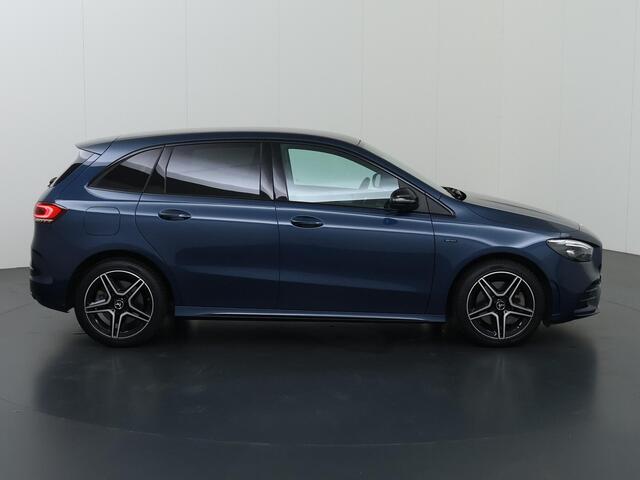 Mercedes-Benz B-KLASSE 250 e AMG Line | Night | Multibeam | Stoelverwarming | Sfeerverlichting | Achteruitrijcamera |