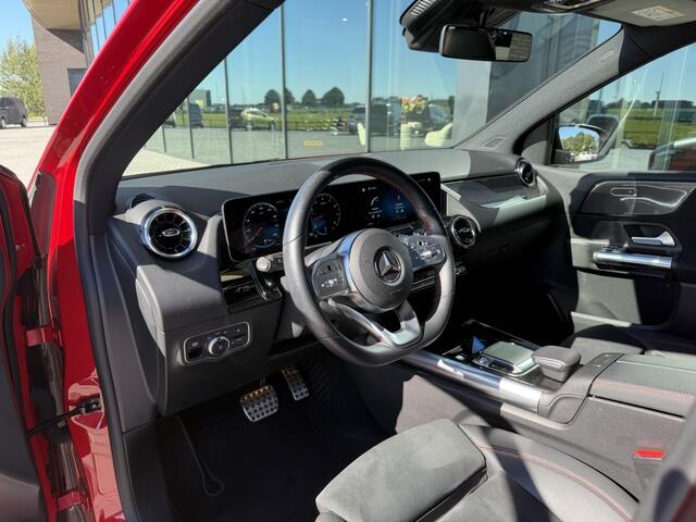 Mercedes-Benz B-KLASSE 180 Bus. Sol. AMG | Pano | Camera | CarPlay |