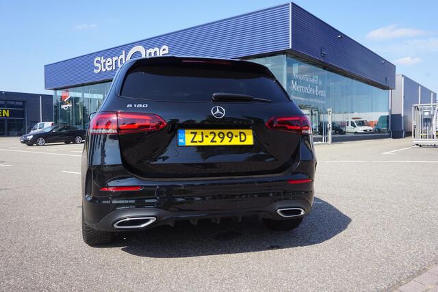 Mercedes-Benz B-KLASSE 180 Business Solution AMG l Trekhaak l MBUX l Stoelverwarming l Virtual Cockpit l Smartphone Integratie l Spiegel pakket l LED High Performance l Airconditioning THERMOTRONIC l Night pakket l Licht en zicht pakket l Tempomaat l Electrisch bedienbare achterklep l
