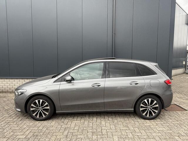 Mercedes-Benz B-KLASSE 250 e 17"/Leder/Panoramadak/Matrix LED/Keyless/Stoelverwarming/Sfeerverlichting/Camera/PDC v+a/