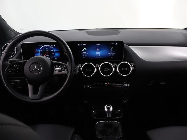 Mercedes-Benz B-KLASSE 180 Advantage | Trekhaak | Achteruitrijcamera | Led koplampen | Electrische achterklep |