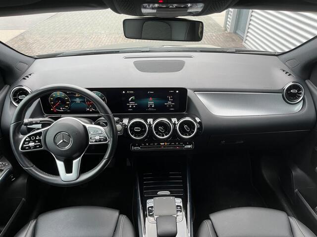 Mercedes-Benz B-KLASSE 180 Launch Edition LAGE KM