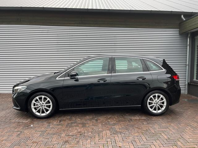 Mercedes-Benz B-KLASSE 180 Launch Edition LAGE KM