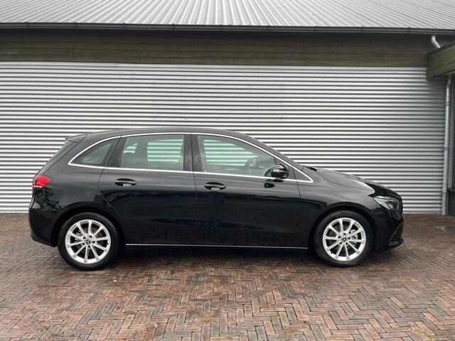 Mercedes-Benz B-KLASSE 180 Launch Edition LAGE KM