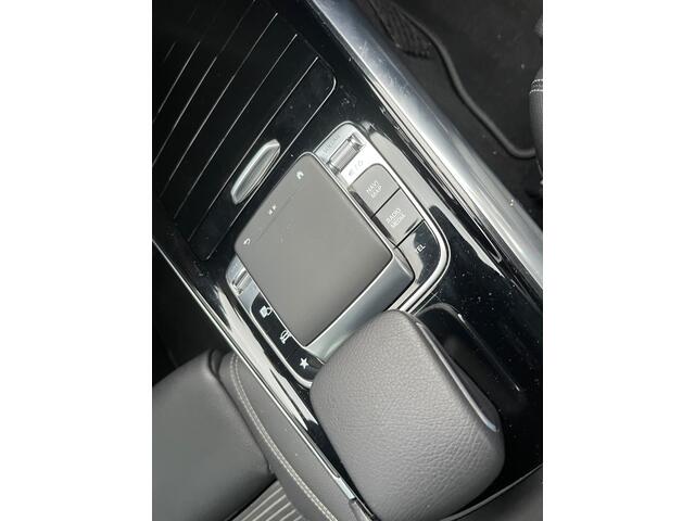 Mercedes-Benz B-KLASSE 180 Launch Edition LAGE KM